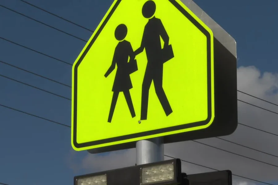 achd-school-crossing-vehicle-registration-fee School crossing sign with flashing lights in Ada County
