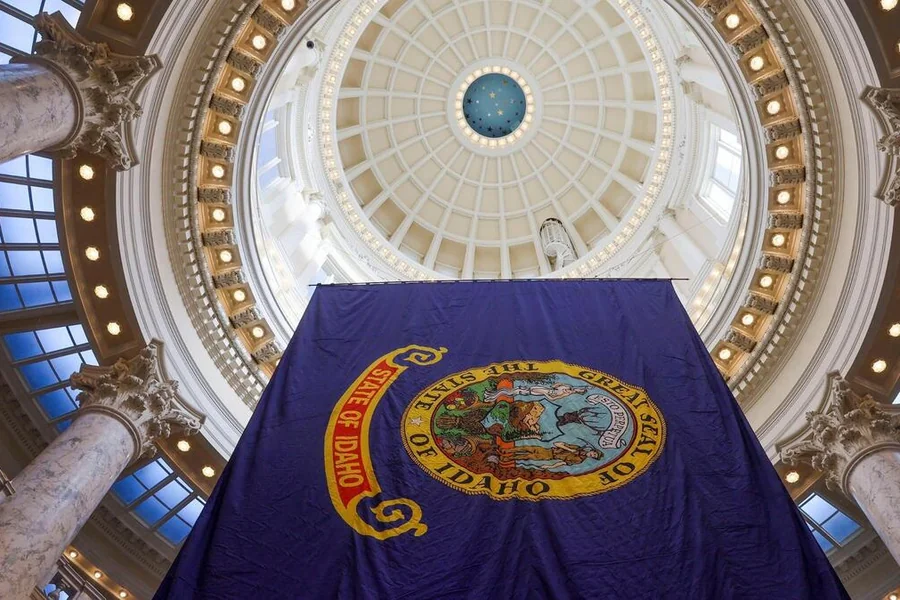 idaho-capitol-rotunda-state-gun-question The Idaho state flag hanging in the Idaho State Capitol rotunda